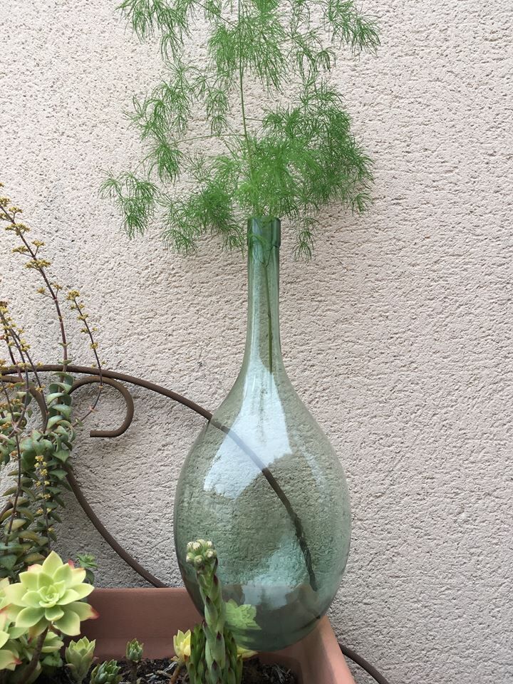 Demijohn in the form of a drop