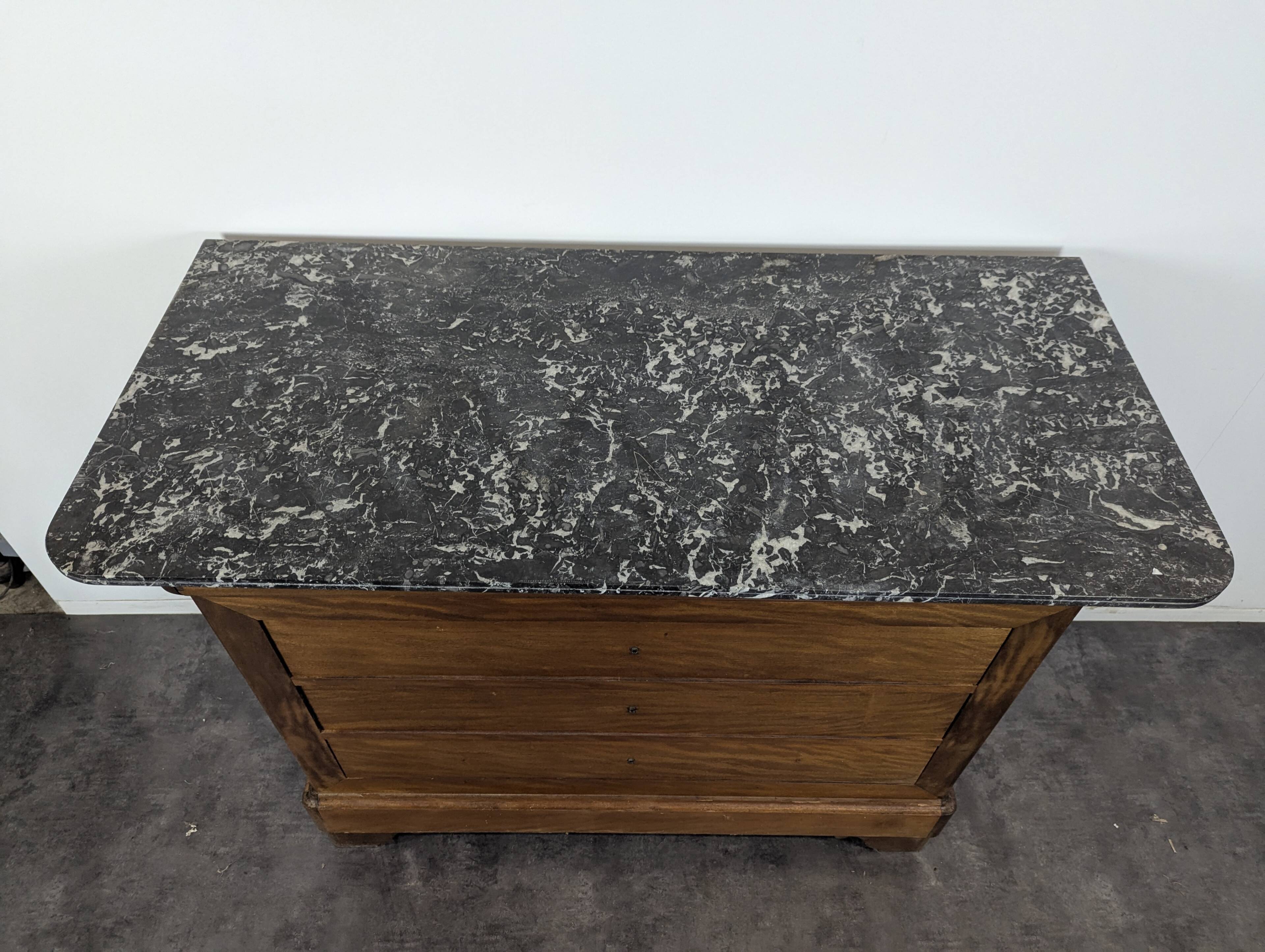 Louis Philippe period chest of drawers in patinated mahogany