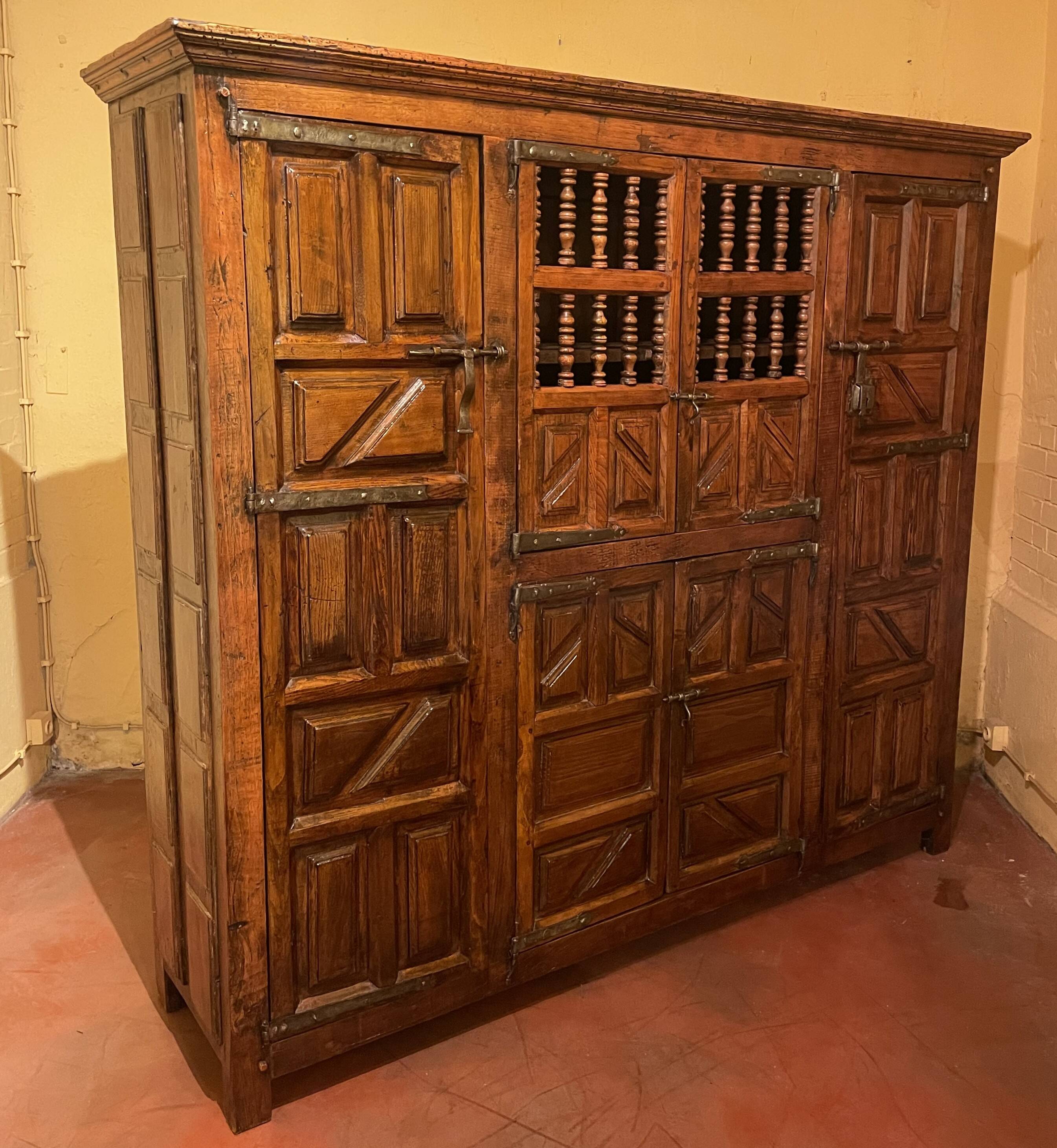 large 6-door Spanish Renaissance oak cabinet - 17th century