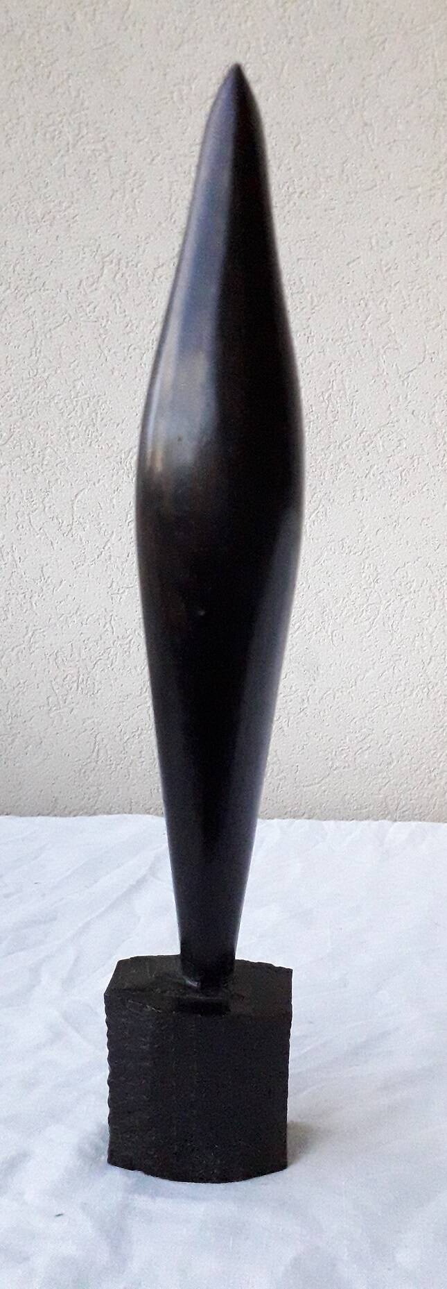 Vierge en bois sculpté