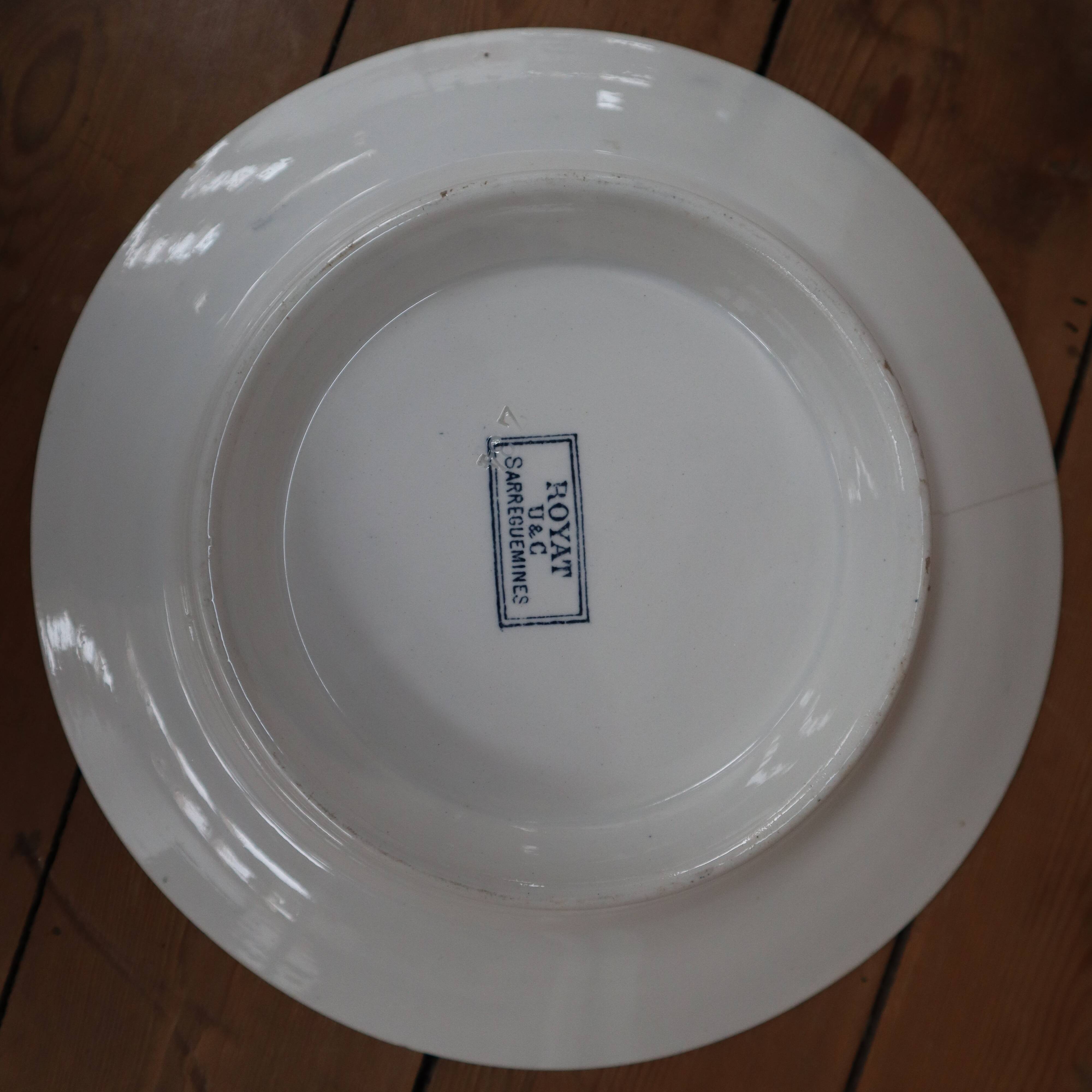 Assiette sur pied Royat Sarreguemines décor bleu