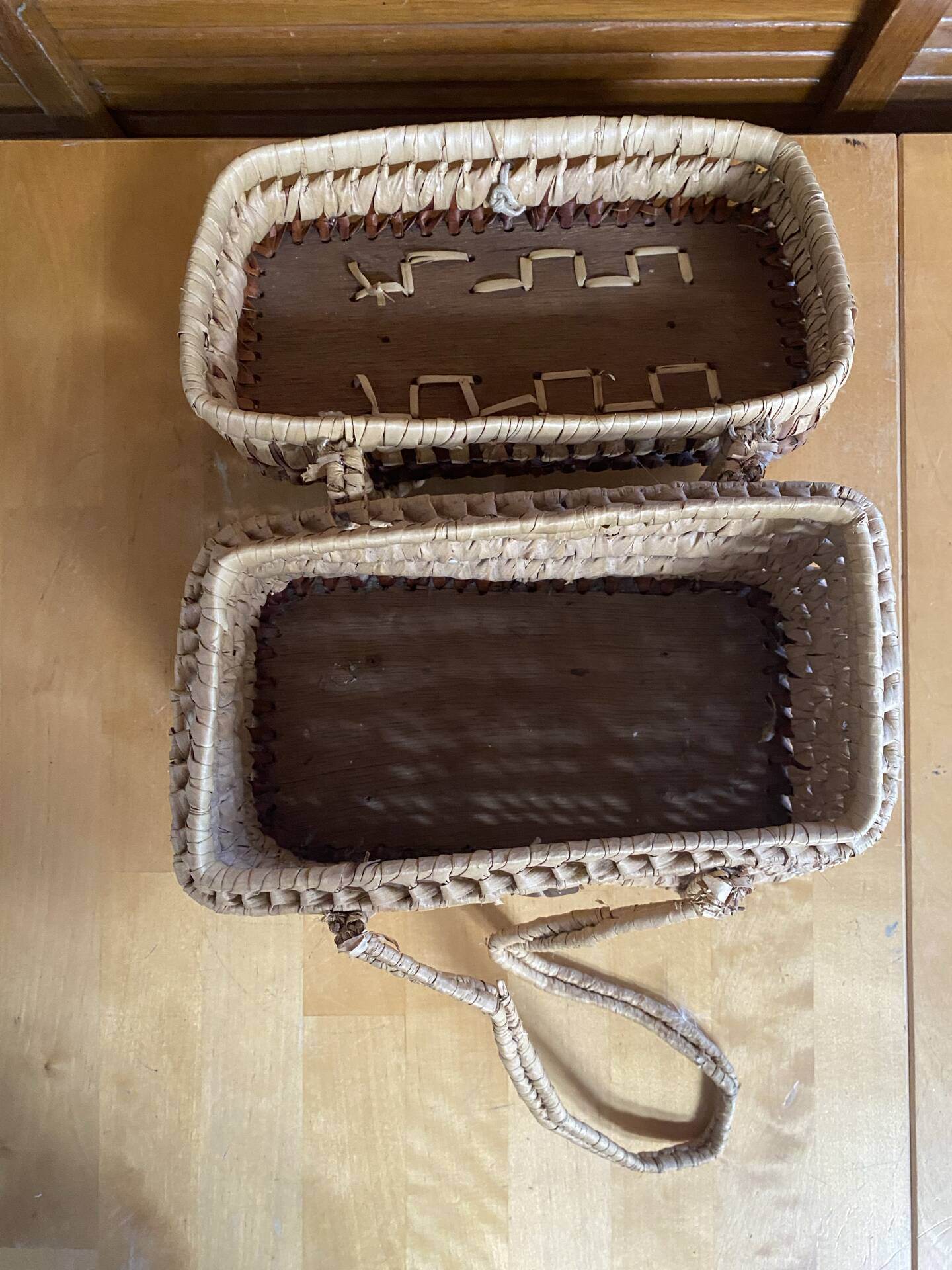 Old Basket Natural Woven Fibre + Wooden Lid Double Handle Wine