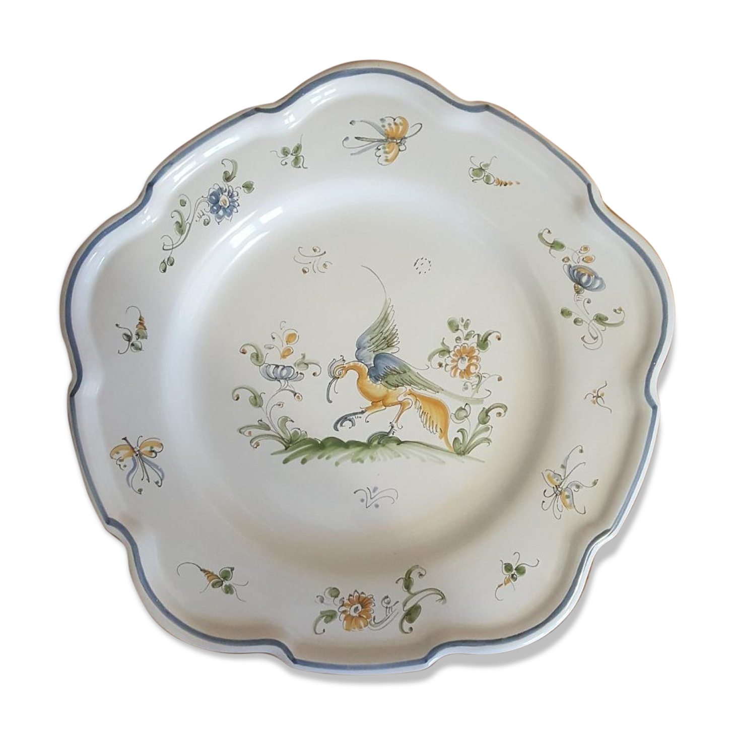 Moustiers earthenware plate from the Atelier des Fontaines