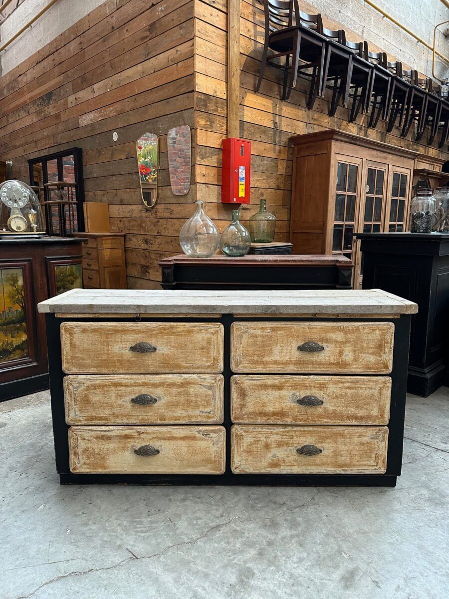 Old workshop furniture with 6 drawers.