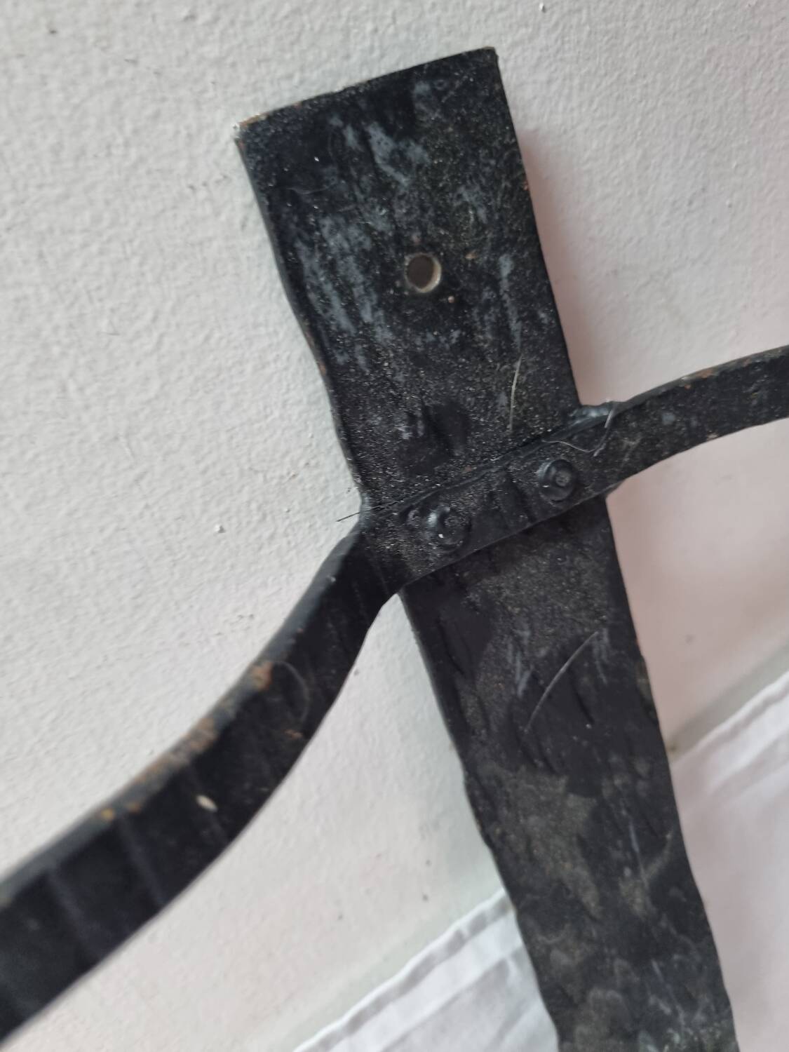 Coat rack with 4 iron coat hooks