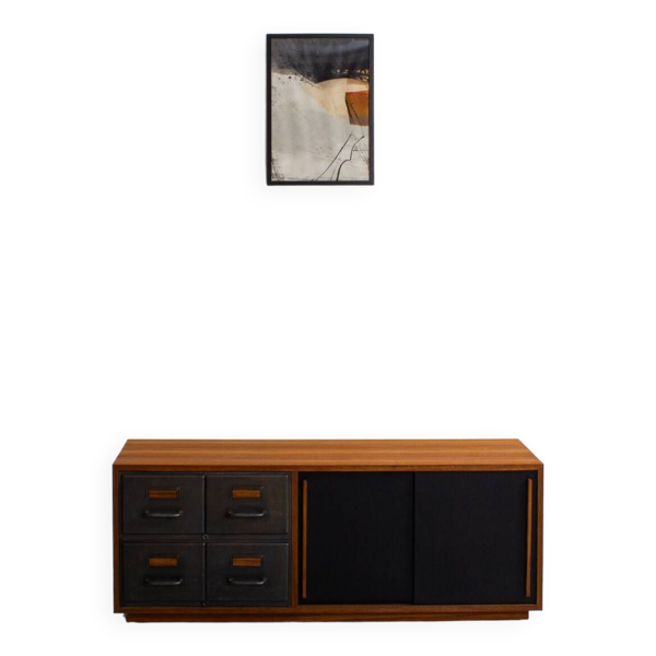 Enfilade en teck avec des tiroirs métalliques industriels et 2 portes coulissantes noires