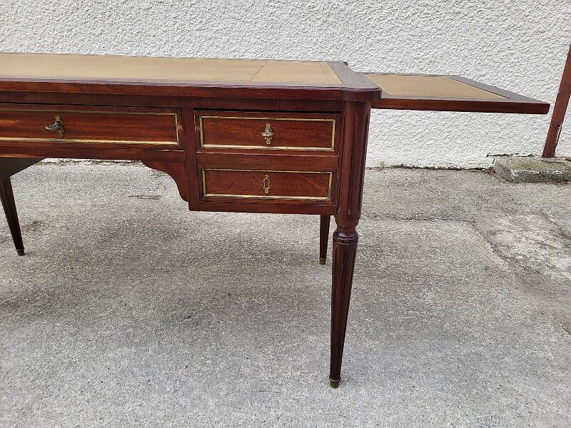 Bureau style louis XVl avec tablettes et 4 tiroirs