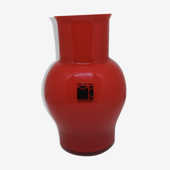 Red Murano glass vase in white shirt ( incamiciato ) , Made in Italy Moretti