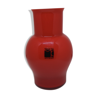 Red Murano glass vase in white shirt ( incamiciato ) , Made in Italy Moretti