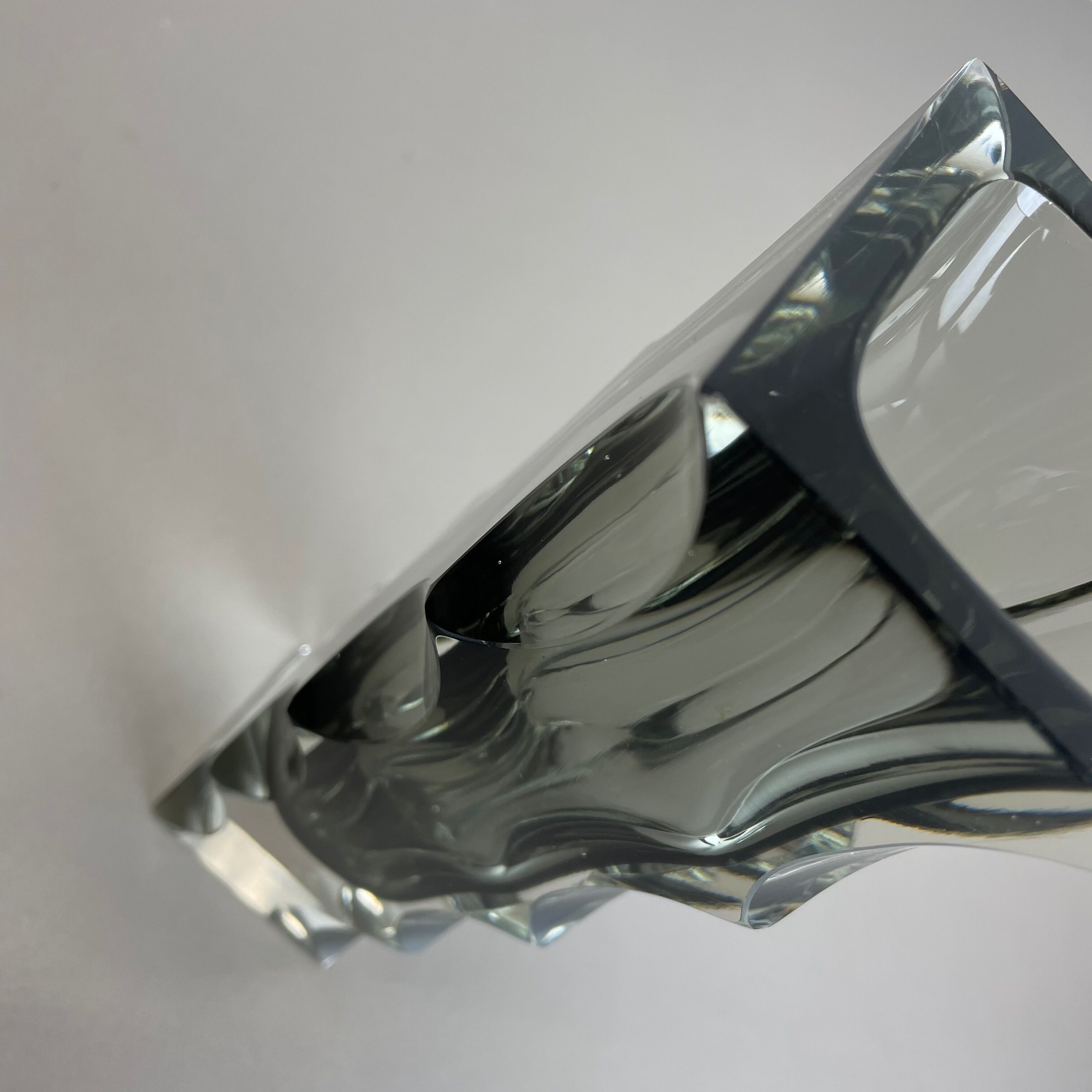 Extra Large Mandruzzato Faceted Glass Sommerso Vase Made in Murano, Italy 1970s