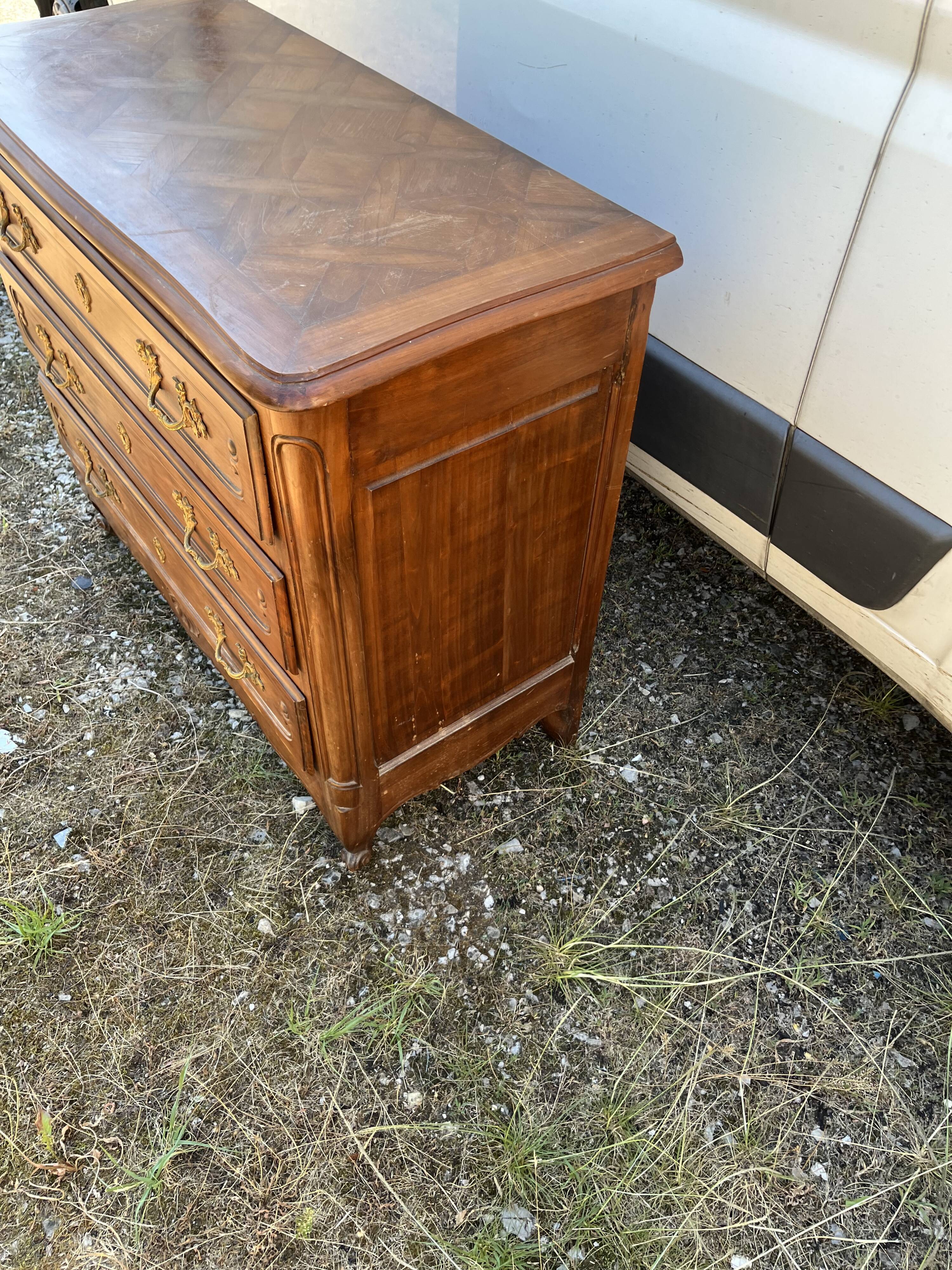 Commode style Louis XV