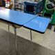 Table Formica bleu vintage