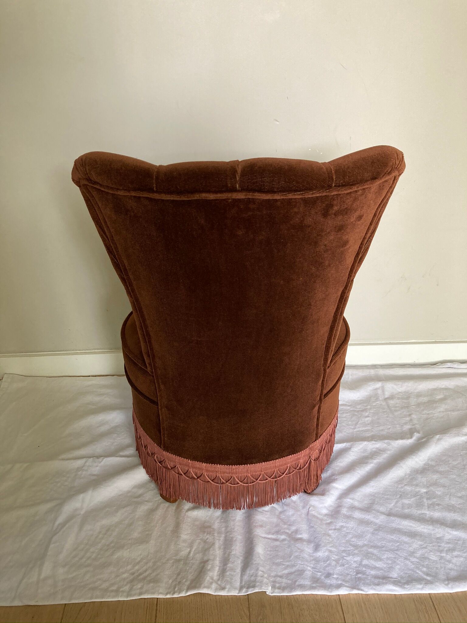 Velvet toad armchair