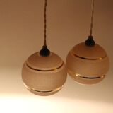 Lot de deux suspensions Art Déco en verre rose et doré