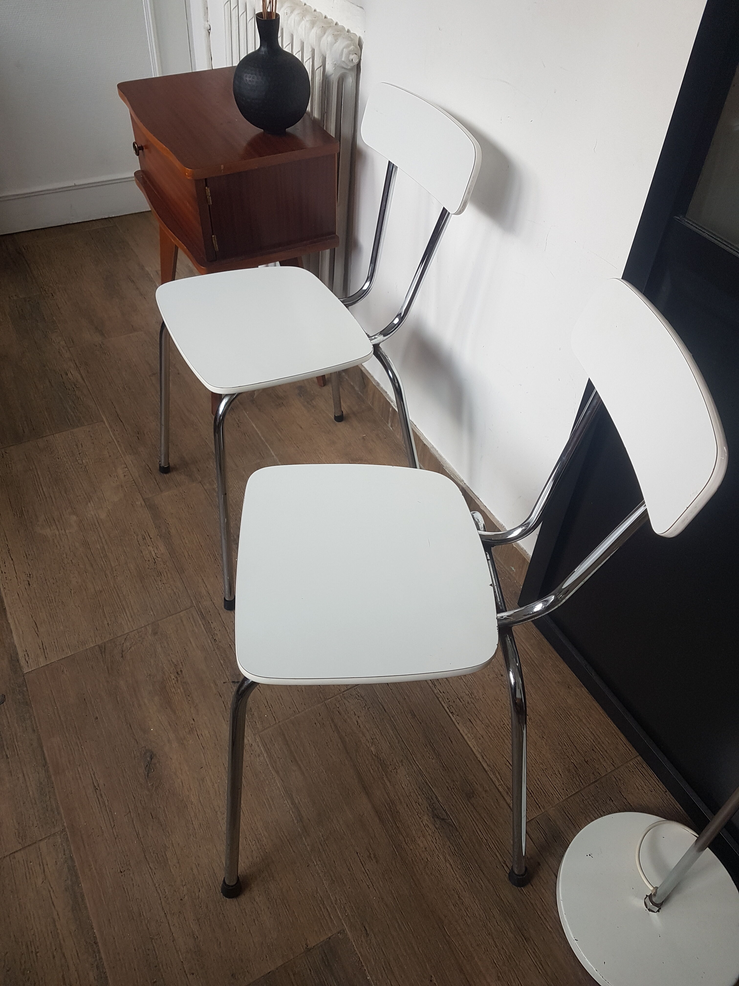 Paire de chaises en formica