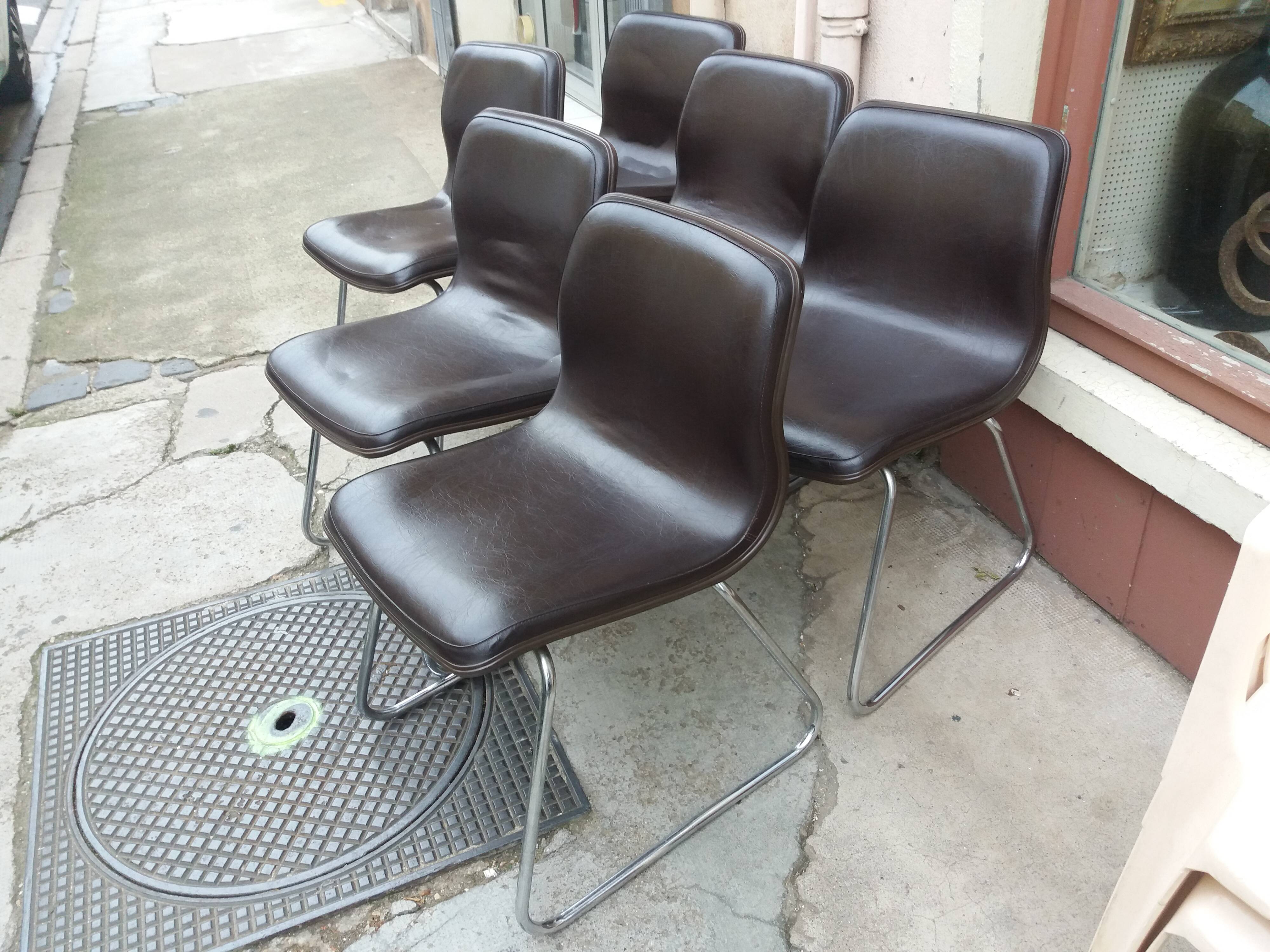 Set of 6 ergonomic chairs circa 1960