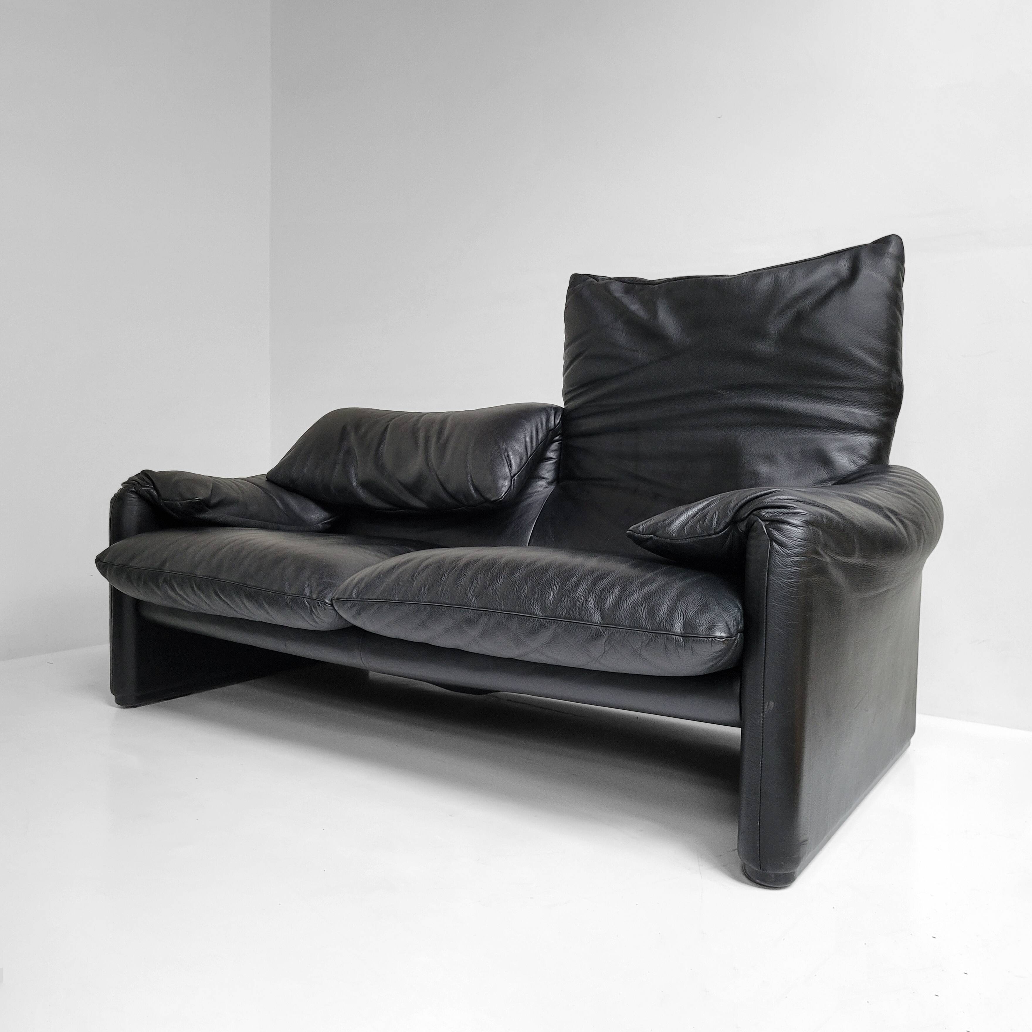Maralunga sofa by Vico Magistretti for Cassina