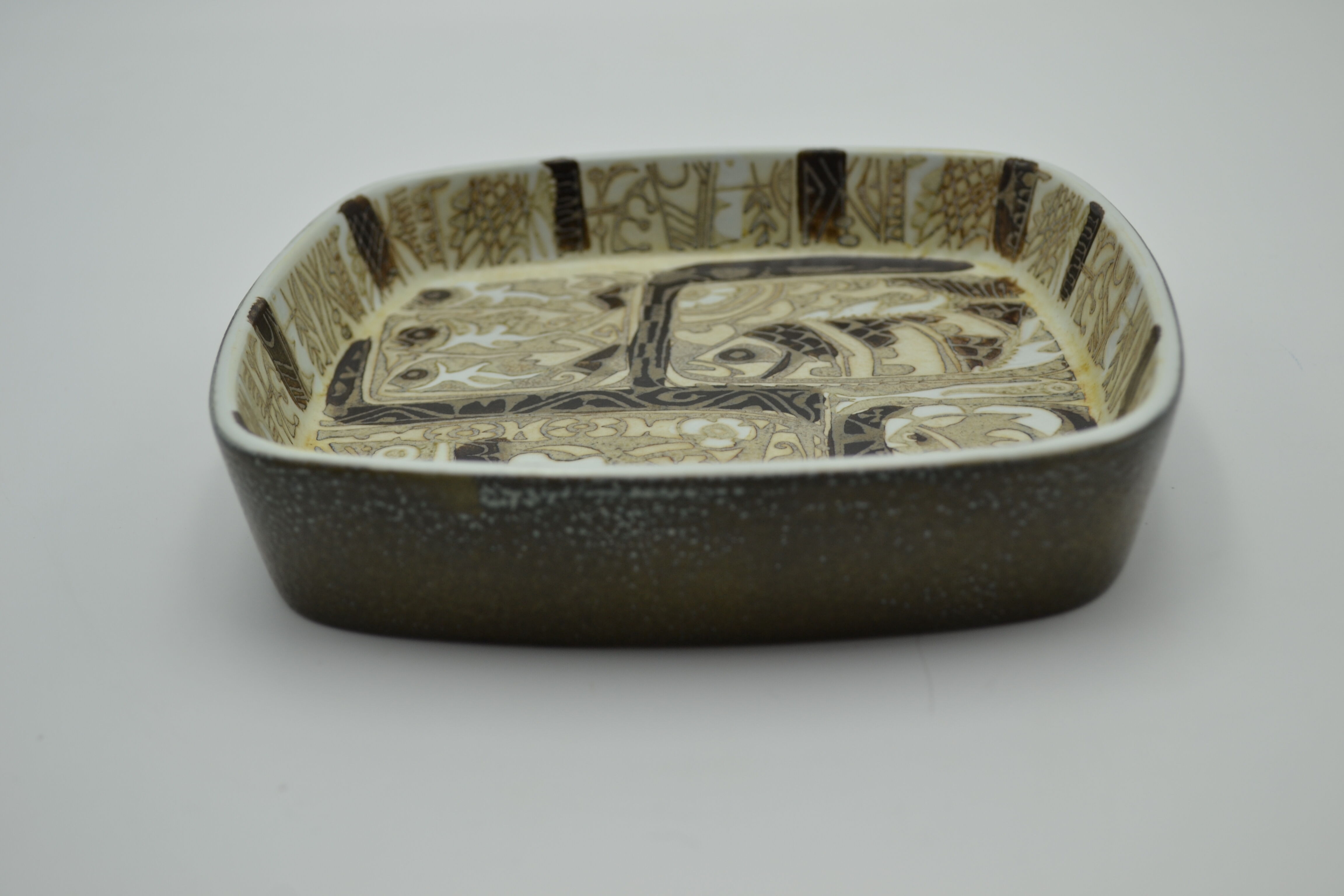 Plat en faience from Nils Thorsson's Baca series for Royal Copenhagen