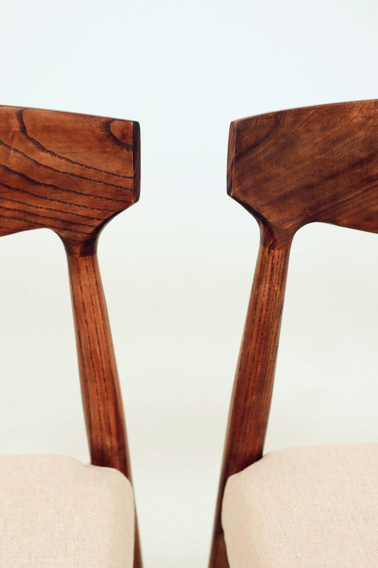 Set of two dining chairs in Scandinavian design.