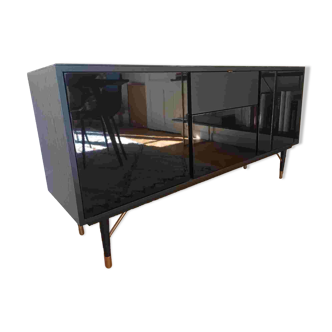 Buffet en bois laqué et miroir par Red Edition