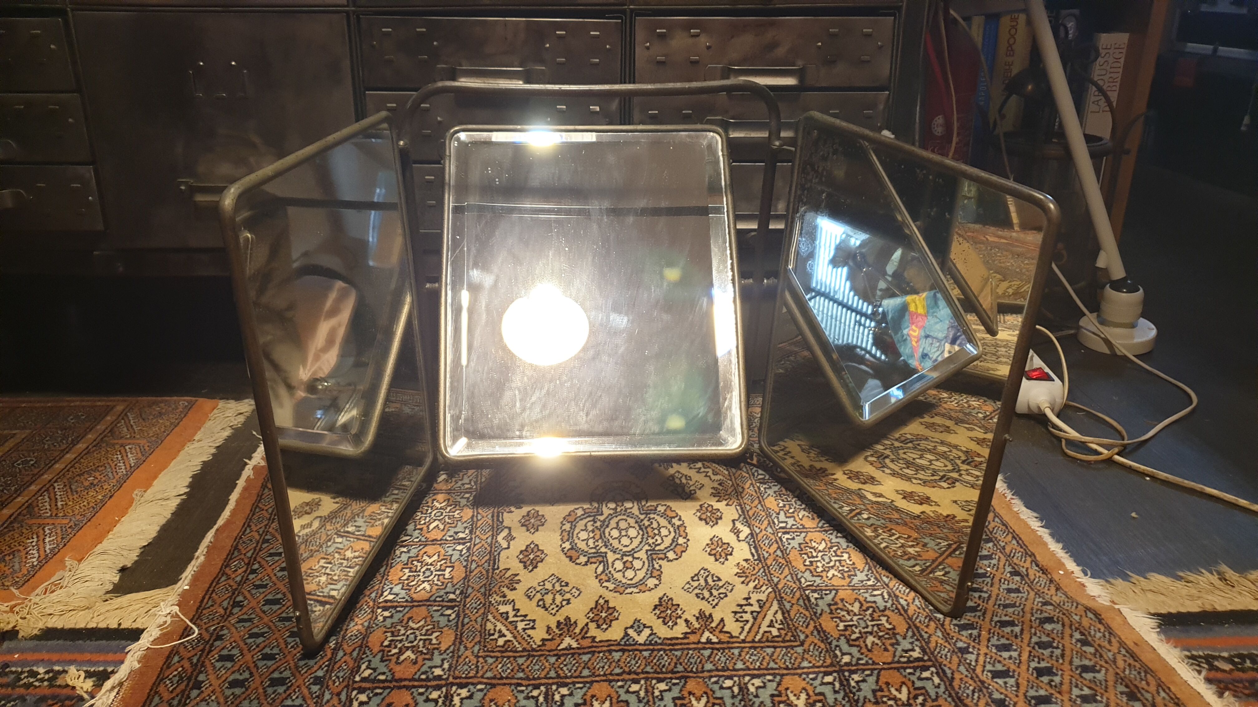 Hairdresser's mirror