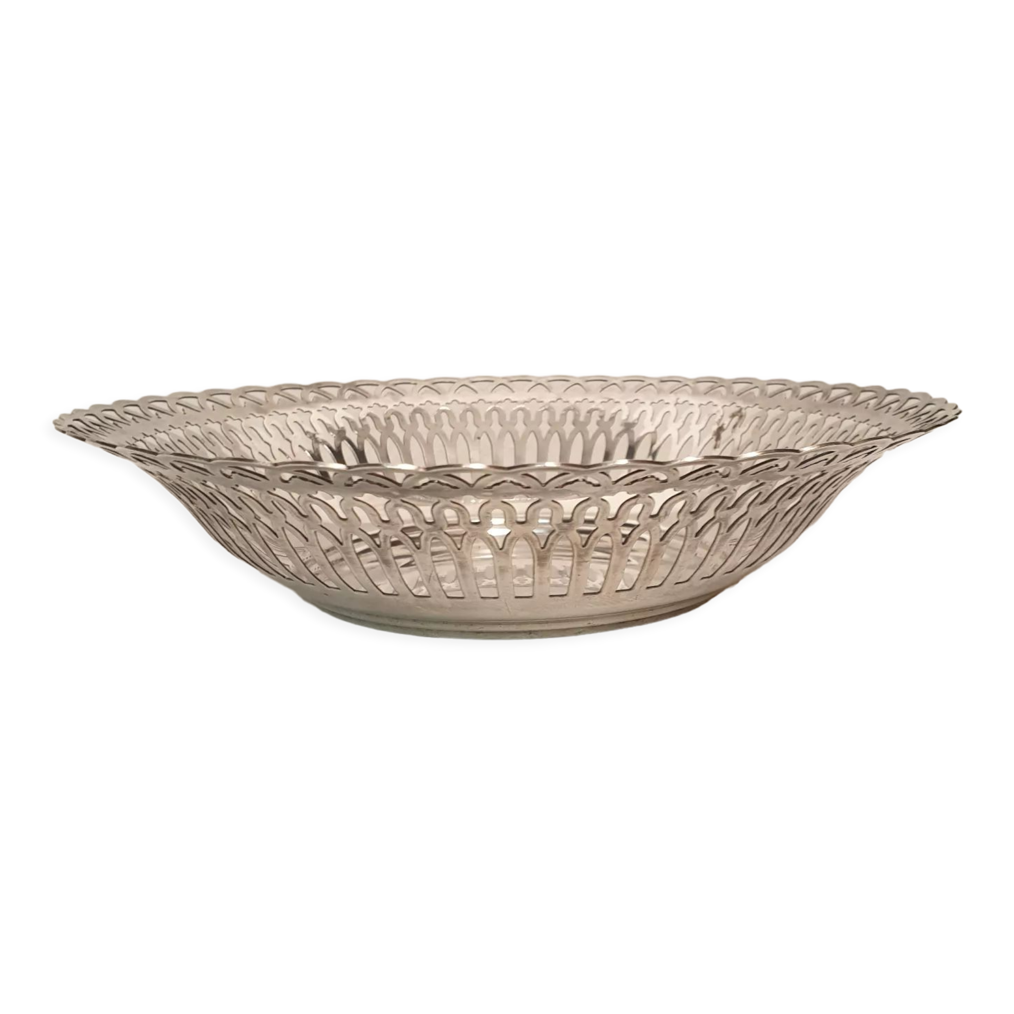 Openwork silver metal breadbasket