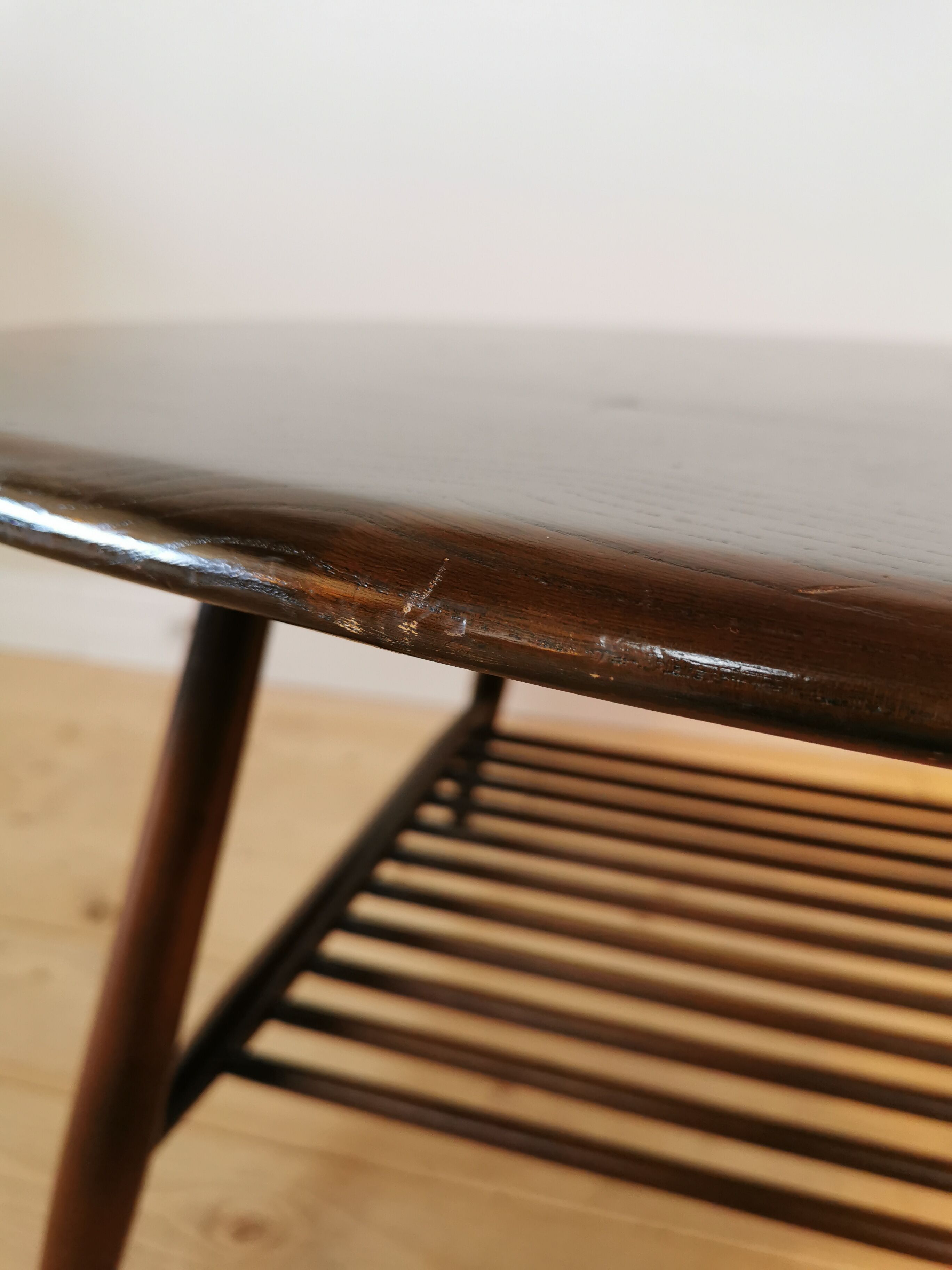 Table basse en frêne par Lucian Ercolani dans les années 60