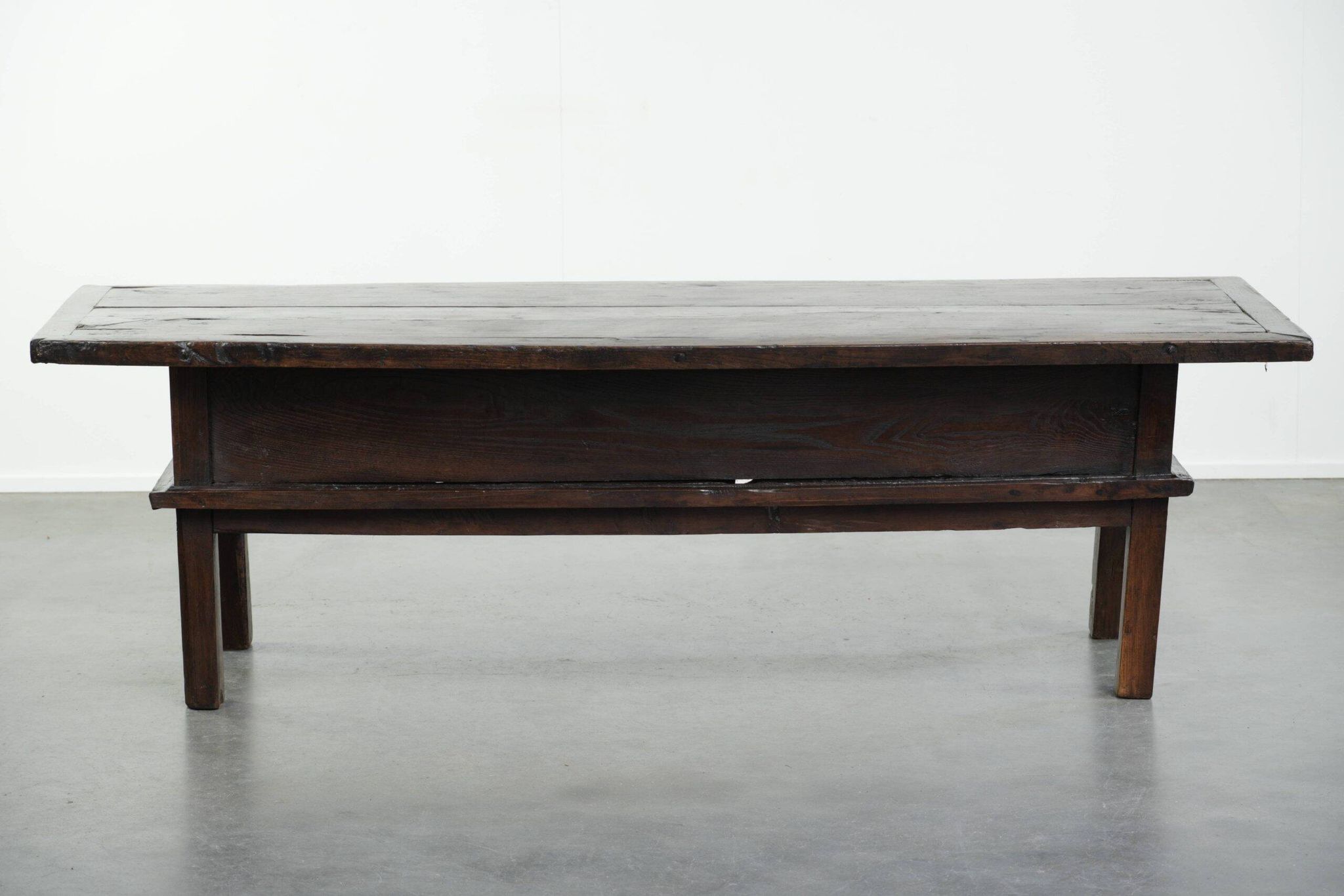 Table basse en bois de châtaignier du XVIIIe siècle d'Europe du Sud