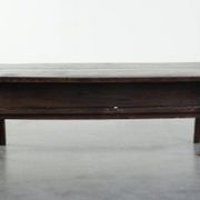 Table basse en bois de châtaignier du XVIIIe siècle d'Europe du Sud