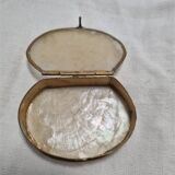 Mother-of-pearl pillbox