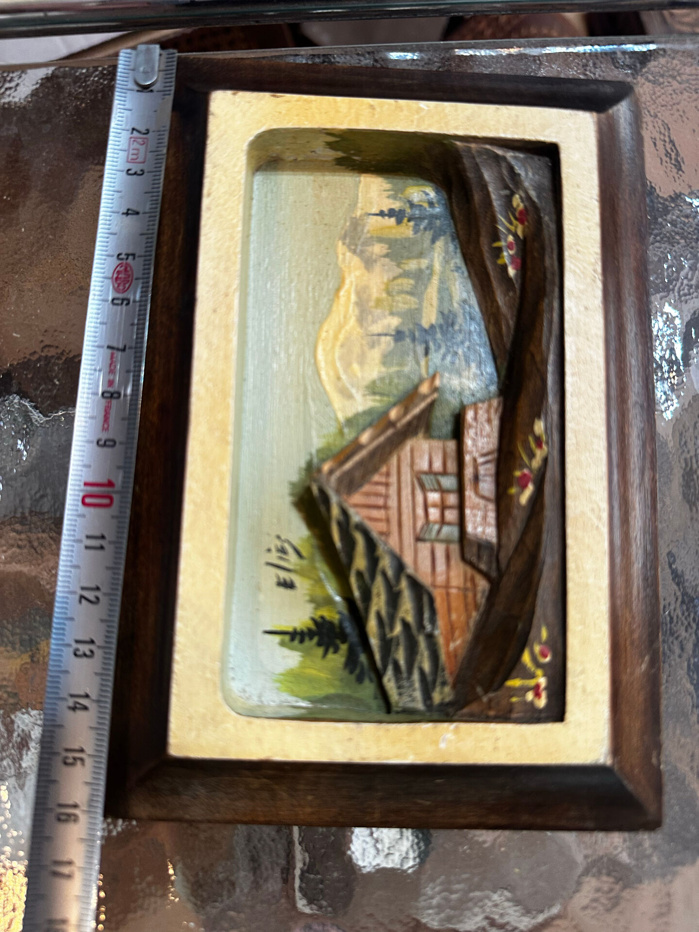 Tableau alpin vintage en bois sculpté et peint
