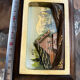 Tableau alpin vintage en bois sculpté et peint