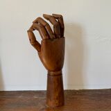 Main articulée en bois
