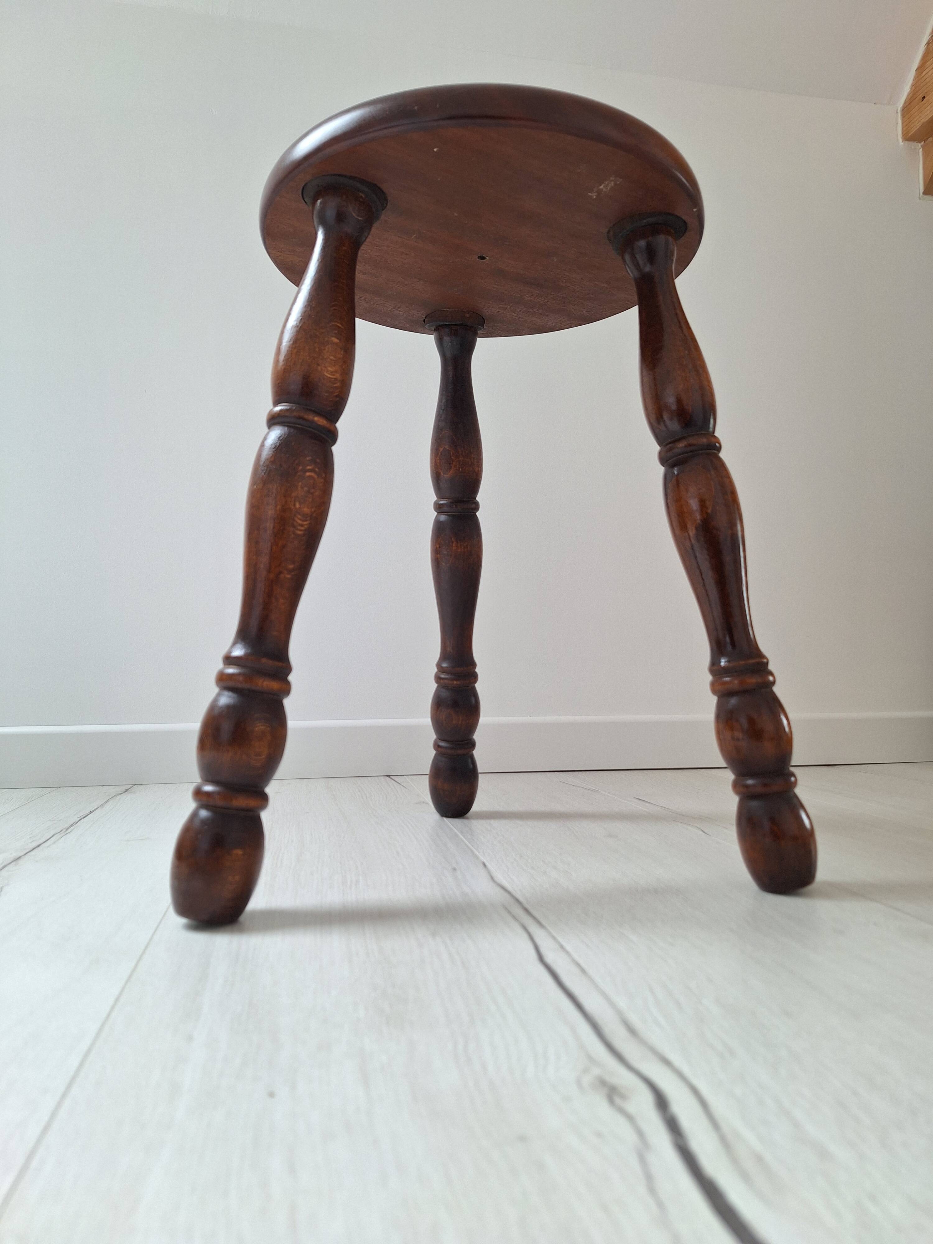 Tabouret tripode
