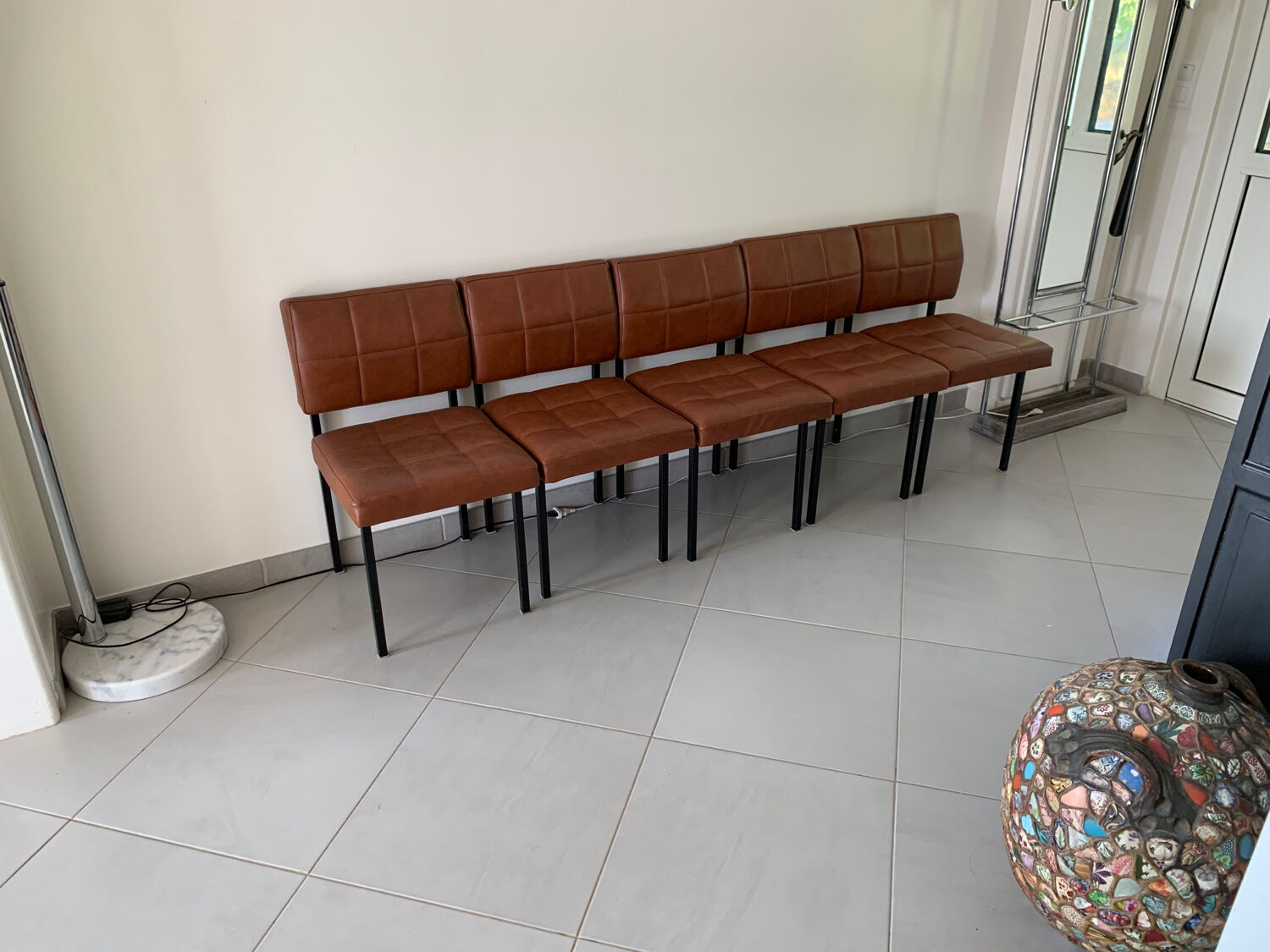 Suite de 5 chauffeuses skaï fauve 1950