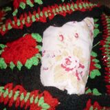 Housse de coussin crochet noir vert et rouge 35X50