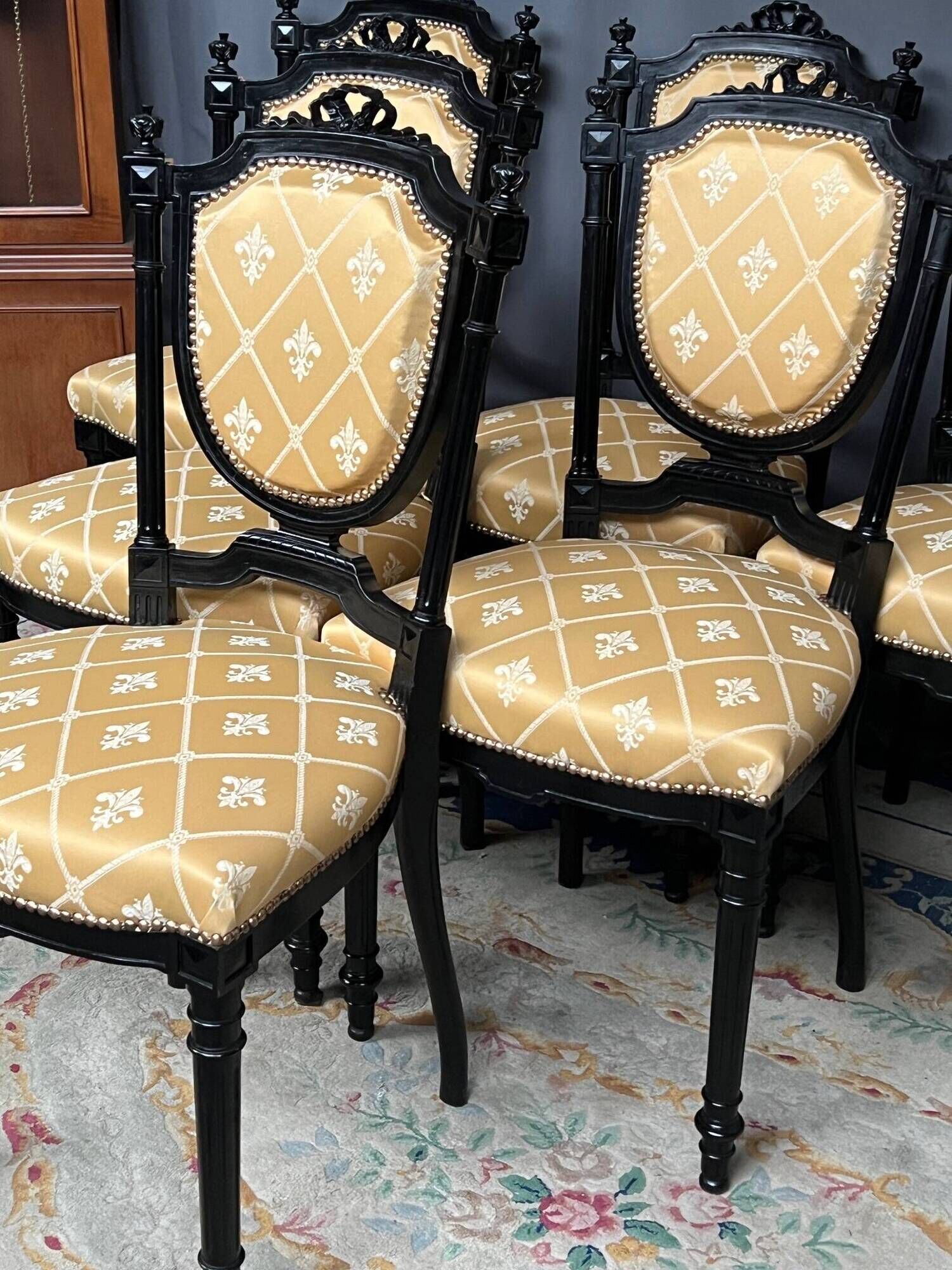 Dining room set consisting of a table and six chairs from the Napoleon III period.