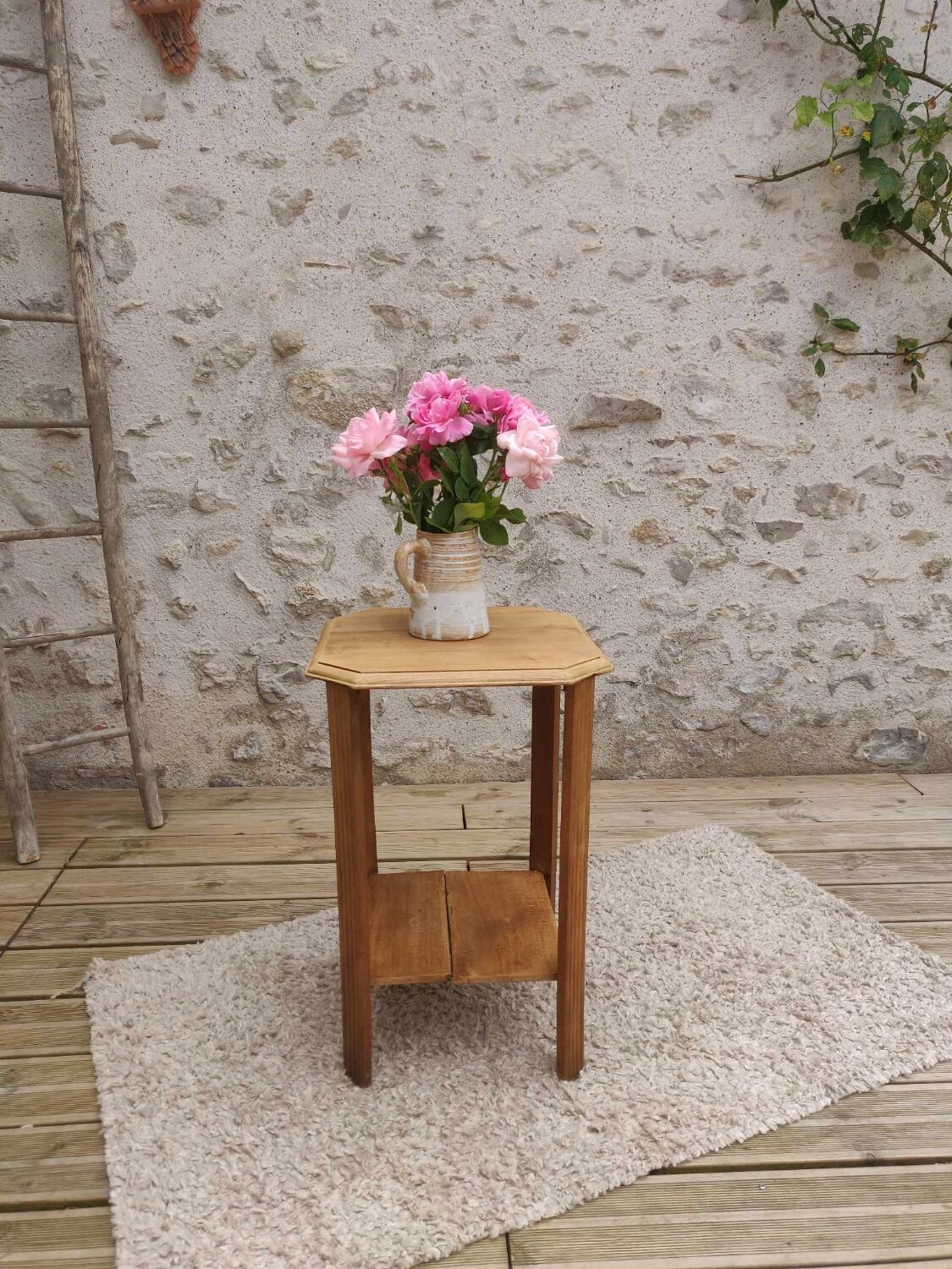 Pedestal table