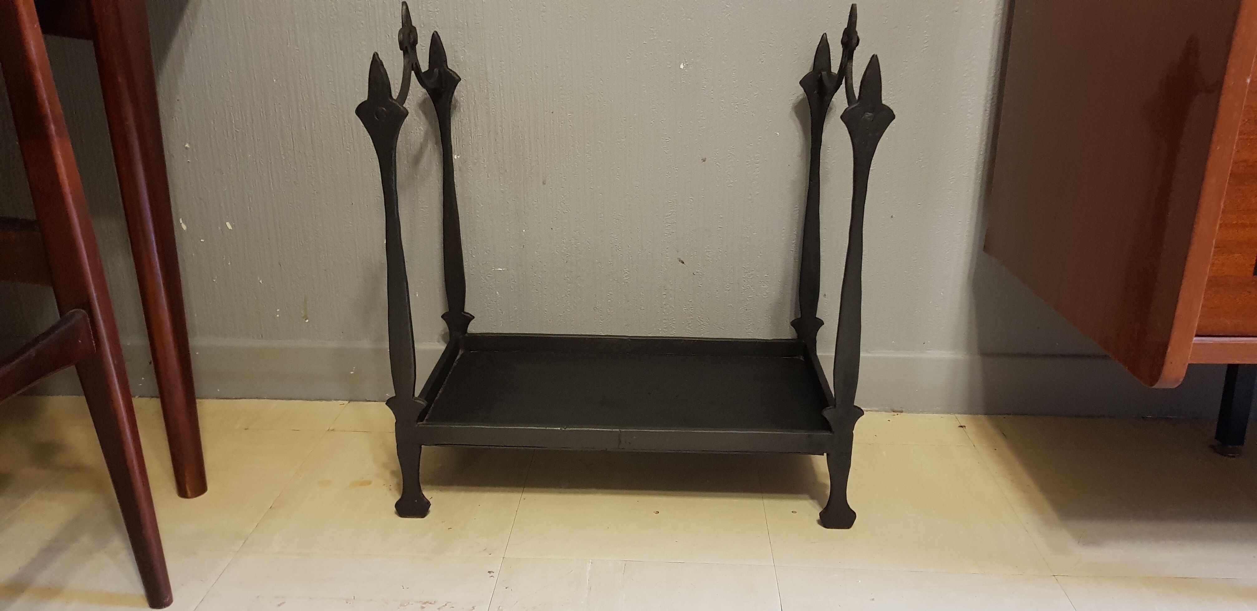 Ancien porte buche forgé à fleur de lys 19 ème ,