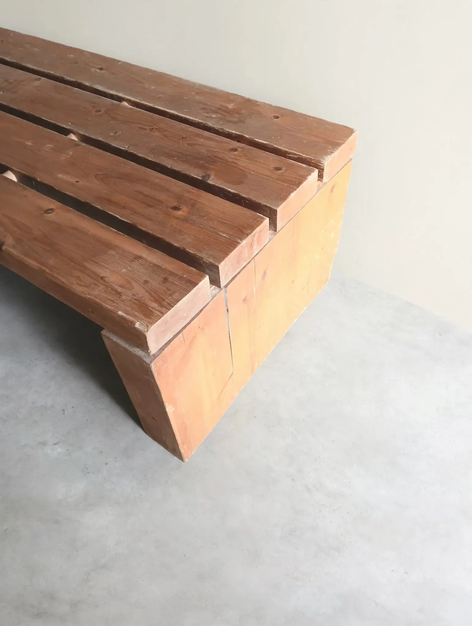 Banquette Charlotte Perriand Arcs 1800 Residence Archeboc 1985