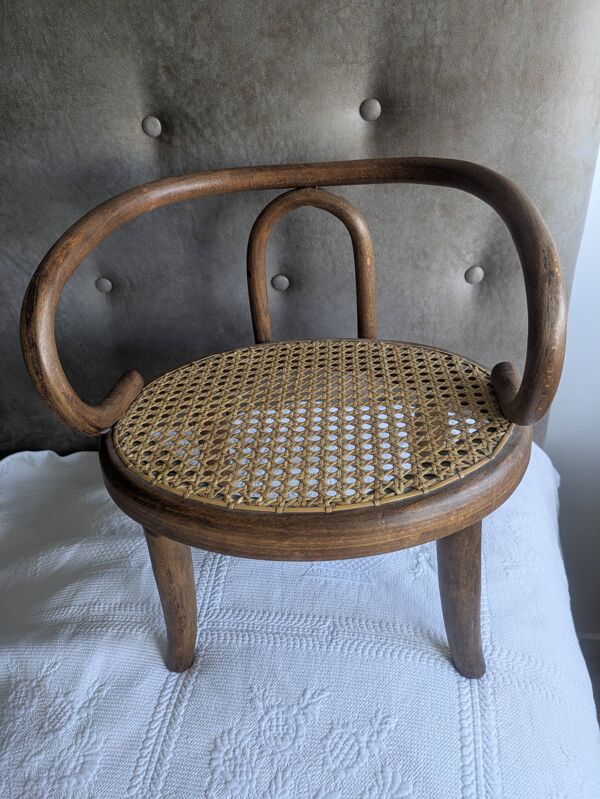 Petit Fauteuil d’Enfant Ancien en Bois Courbé et Cannage