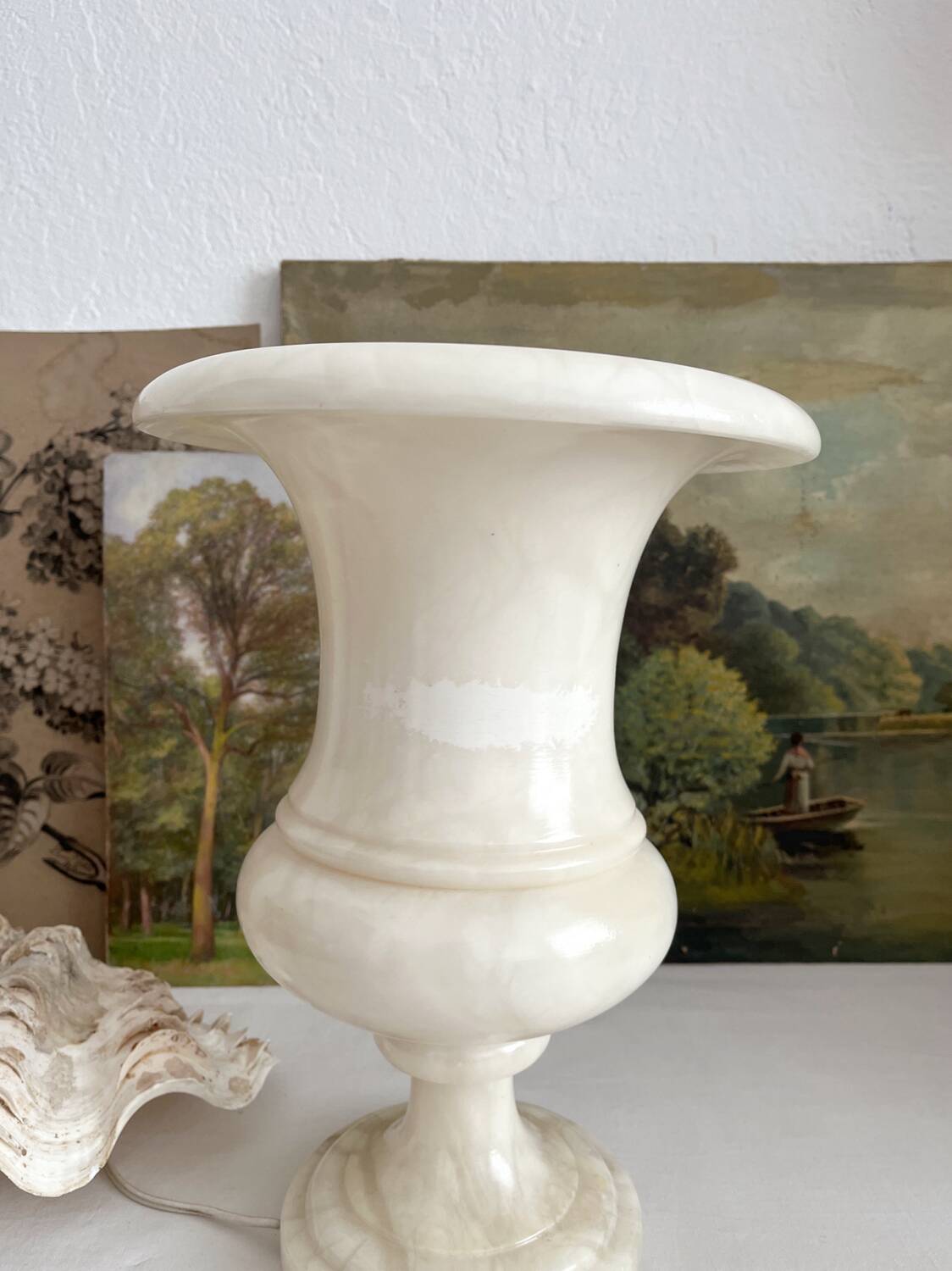 Vintage alabaster-style Medici vase table lamp in resin