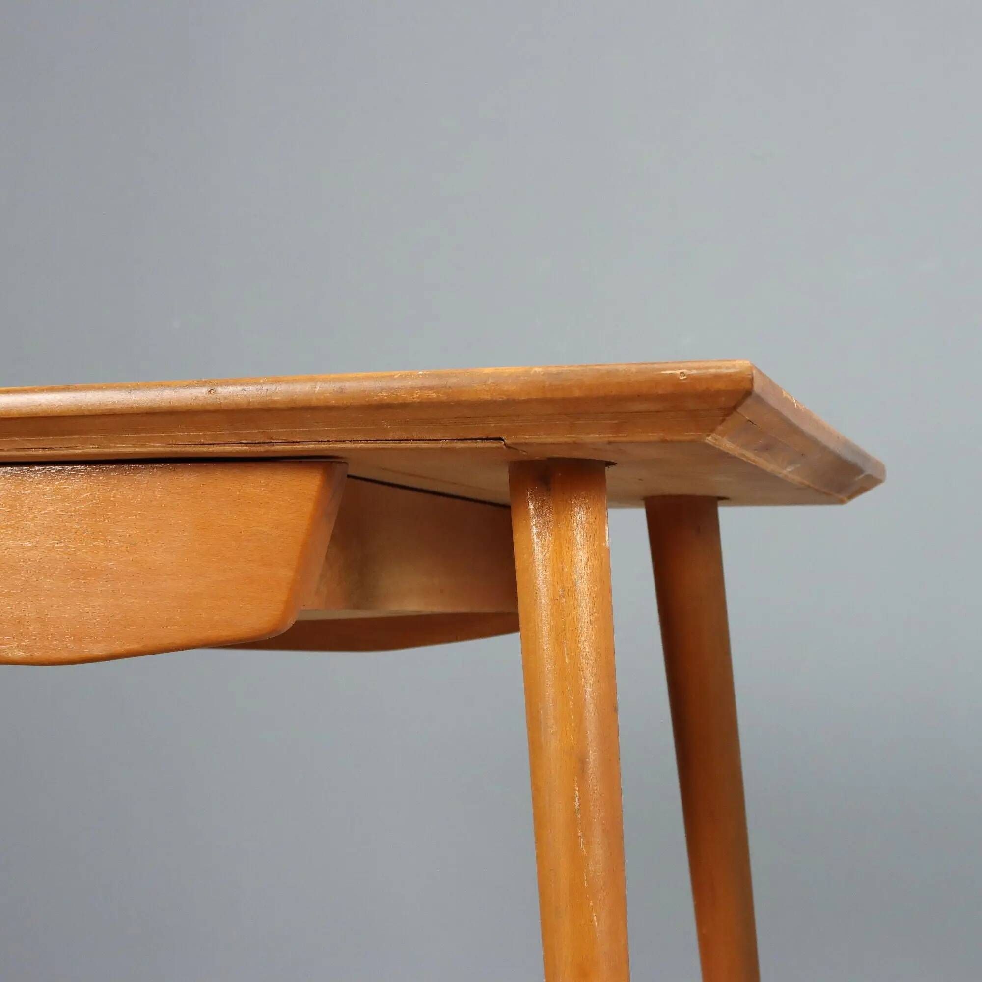 Vintage writing desk in beech with drawer, Italian design from the 1950s.