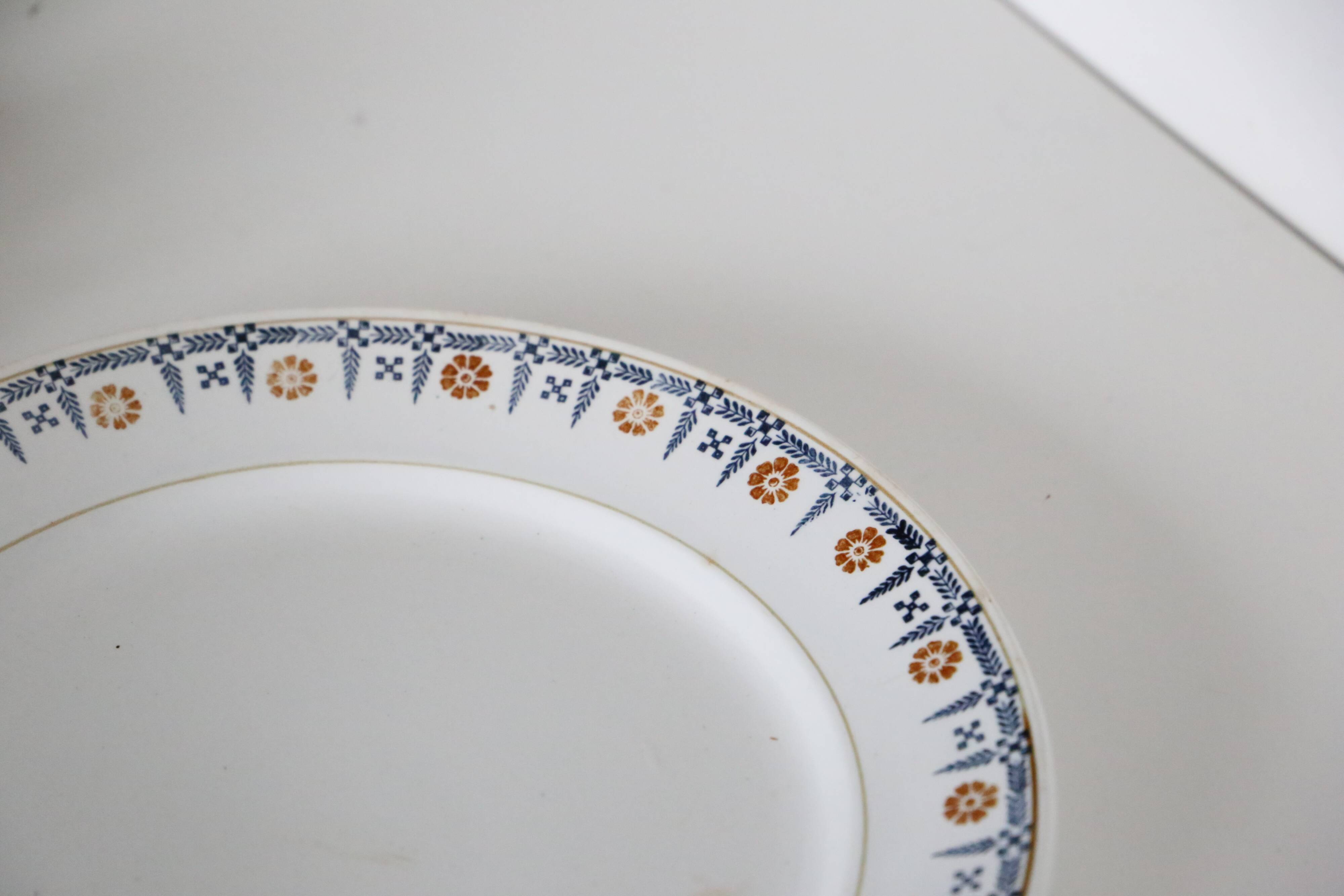 Round dish and flat Terre de Fer, Saint Amandinoise, 1930