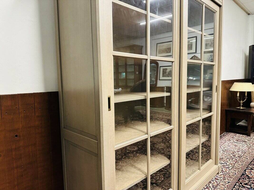 Country Classic oak Bookcase with sliding doors