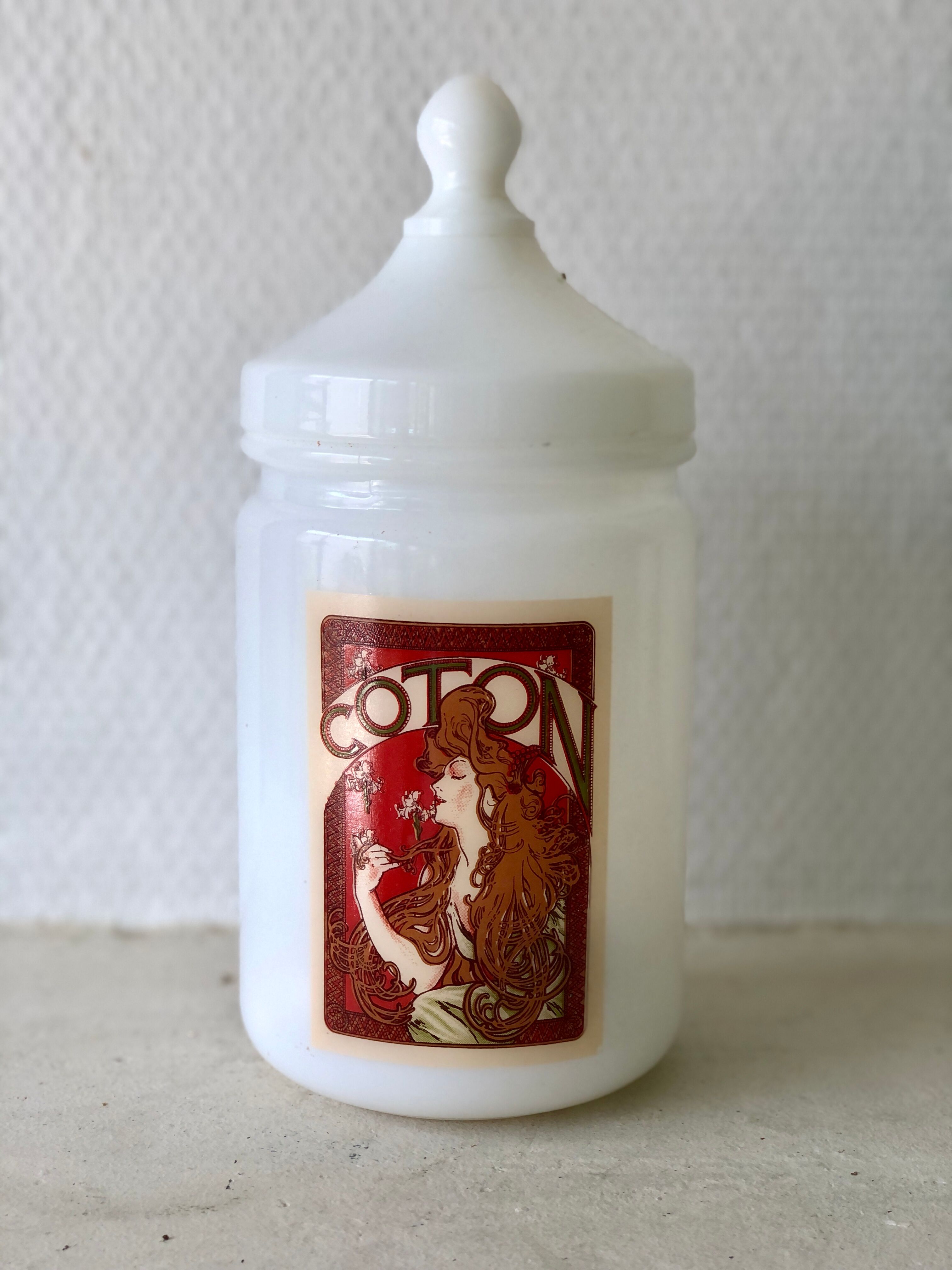 Opaline pot for the bathroom