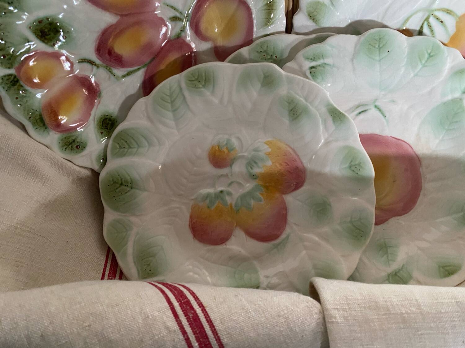 Set of 5 Sarreguemines dessert plates in vintage barbotine