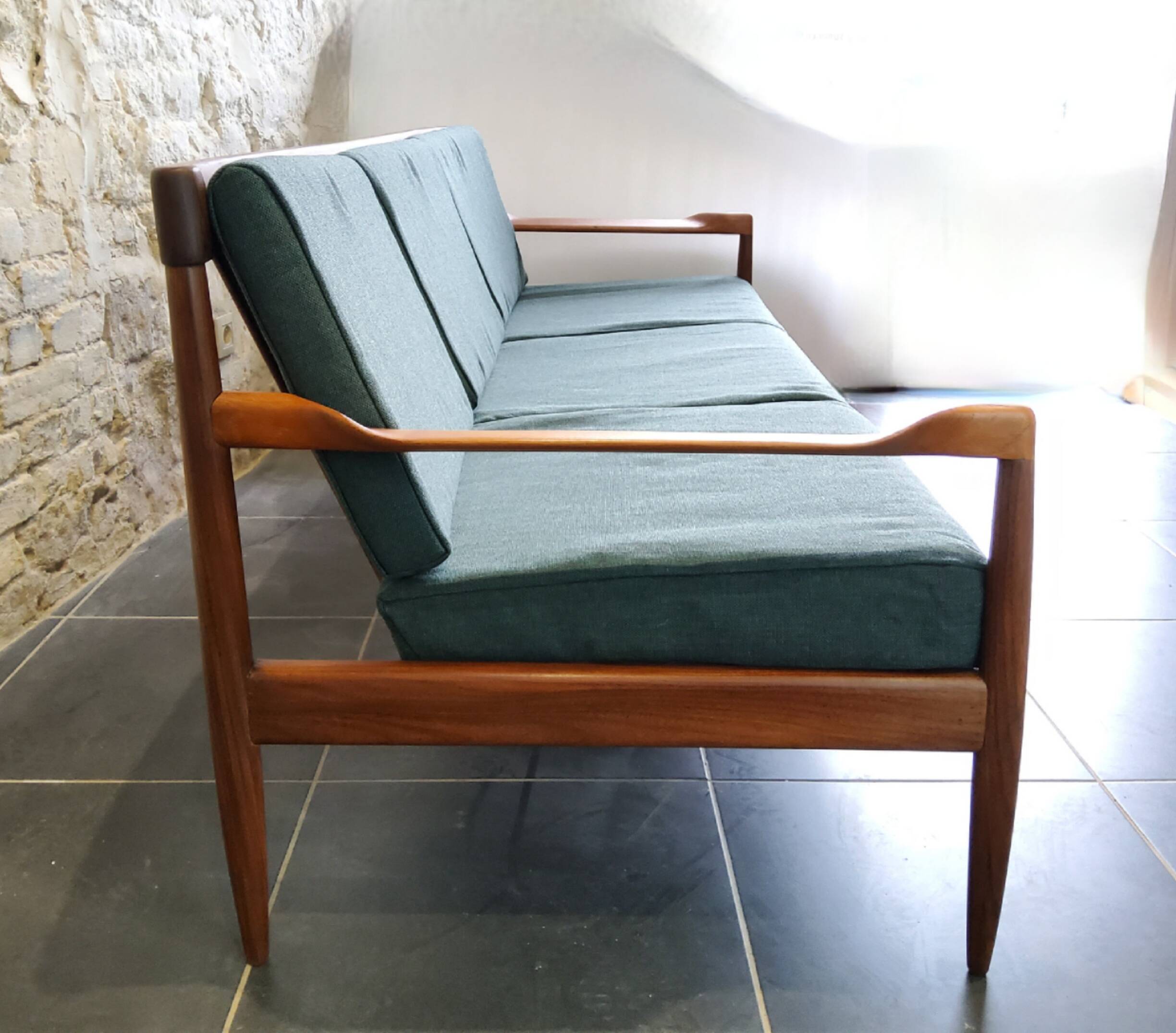 Vintage Scandinavian 3-seater canapé in solid wood