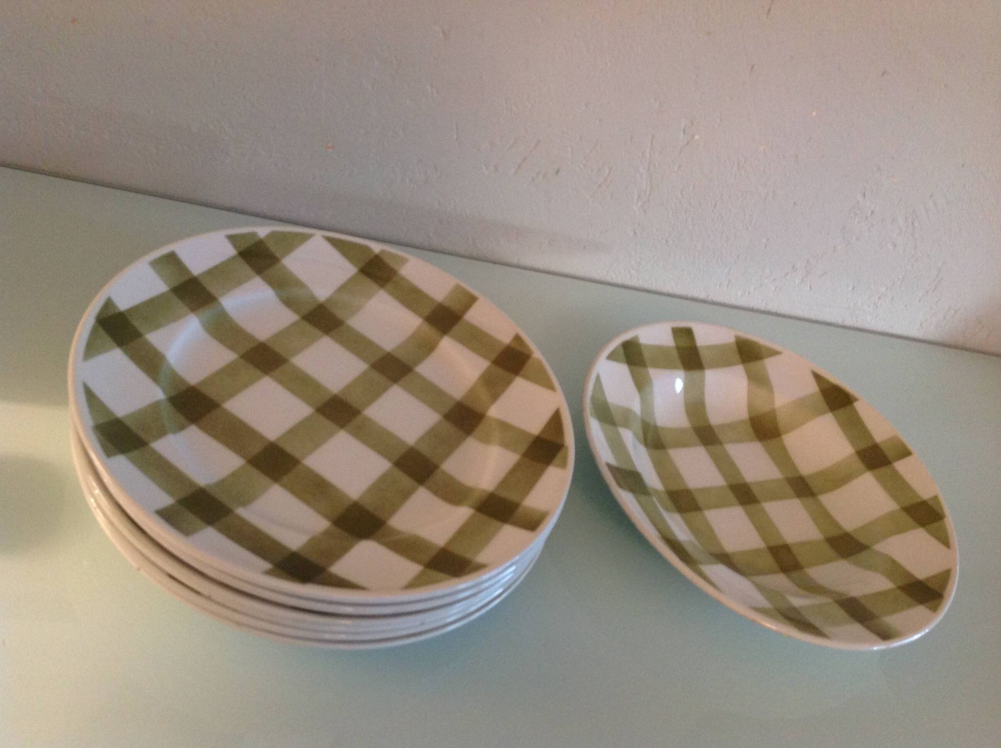 Set of six flat plates and one Moulin des Loups bowl, green tablecloth model/1950s-1960s