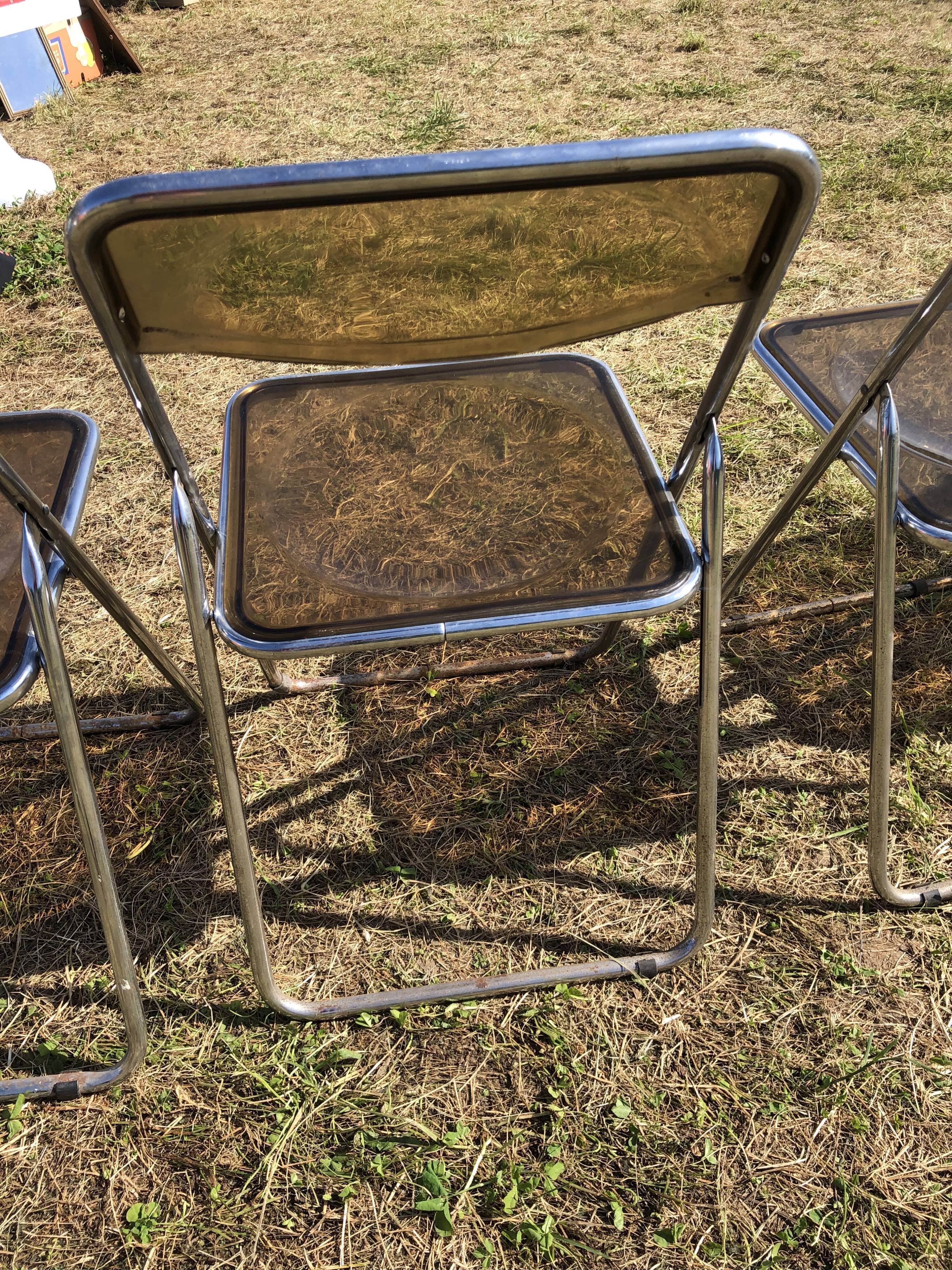 Lot 5 folding chairs in brown plexiglass 70s